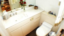 Cedar Island -  Guest Bathroom